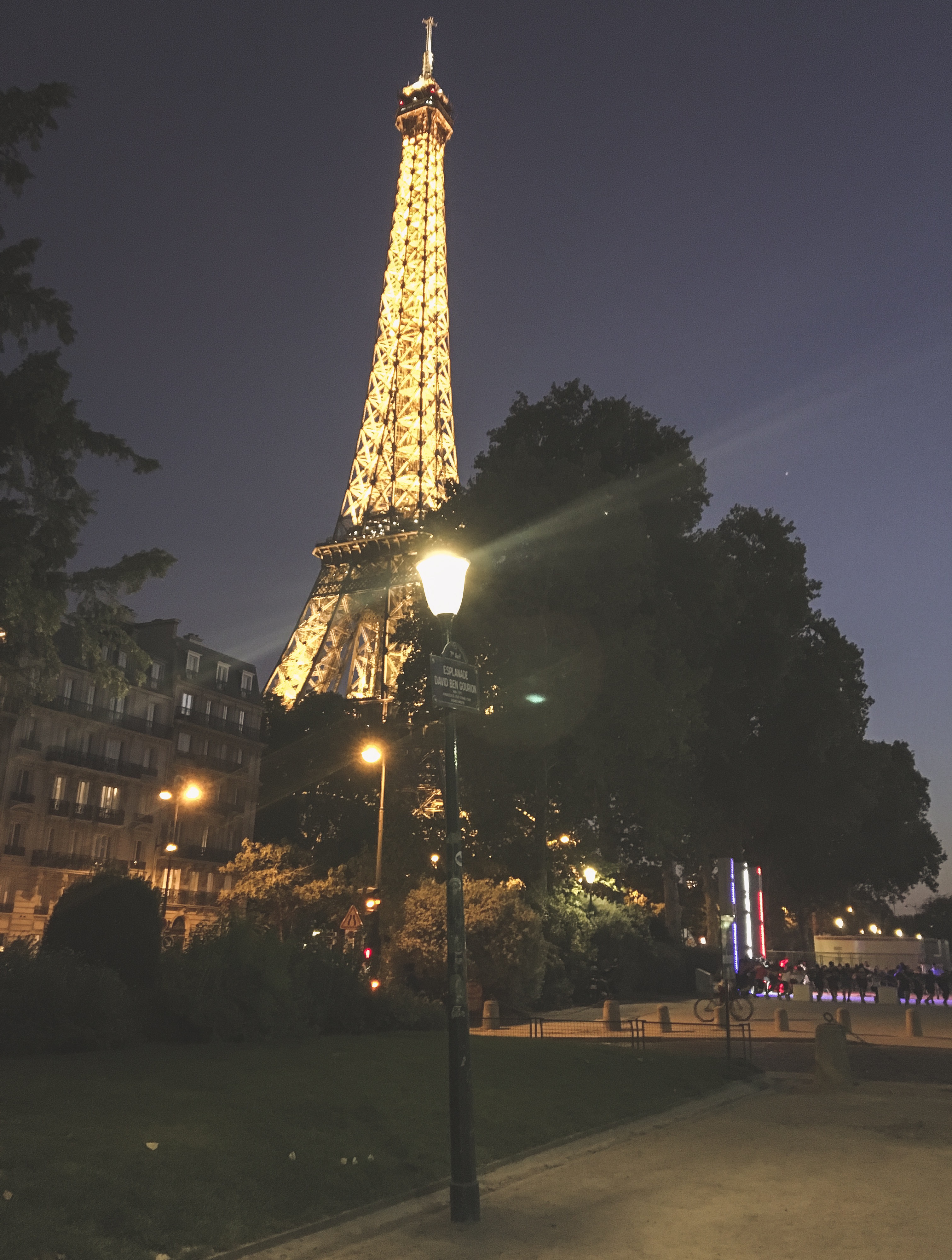 A Solo Travel Guide To Paris: How To Go It Alone In The City Of Love ...